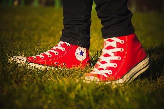 Converse rouge pied