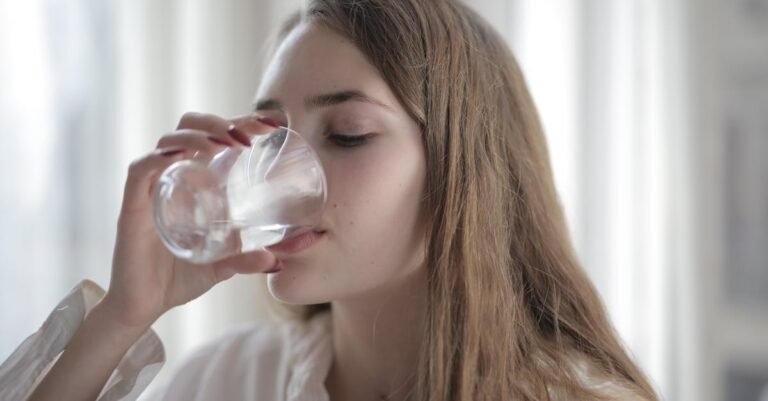 découvrez une boisson hydratante rafraîchissante pour vous désaltérer tout au long de la journée. savourez un moment de fraîcheur avec notre boisson hydratante pour rester bien hydraté(e) et en pleine forme.