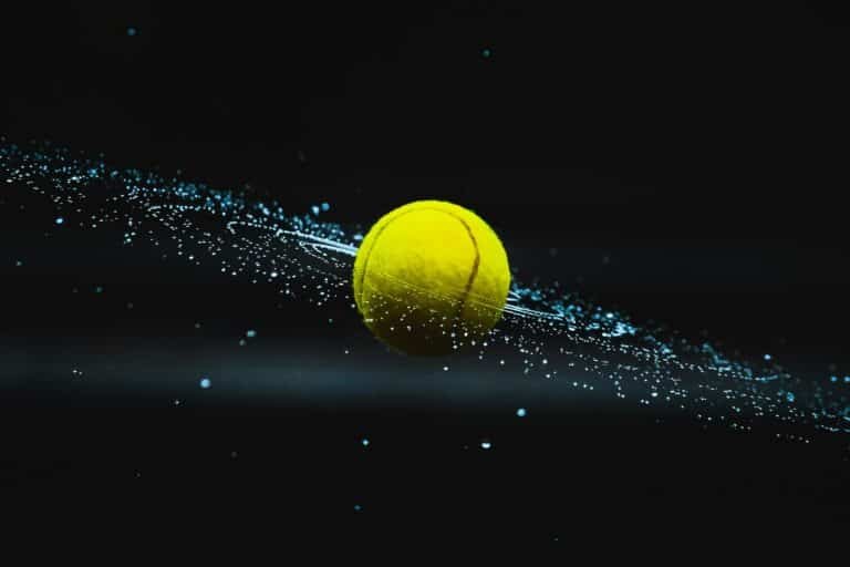 découvrez tout ce qu'il y a à savoir sur le tennis, de ses règles et ses techniques à ses stars et tournois célèbres, sur notre site.