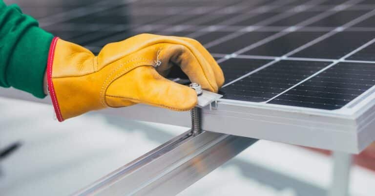 découvrez les avantages des panneaux solaires pour profiter d'une énergie renouvelable et économiser sur vos factures d'électricité. trouvez des informations utiles sur les panneaux solaires et leur installation.